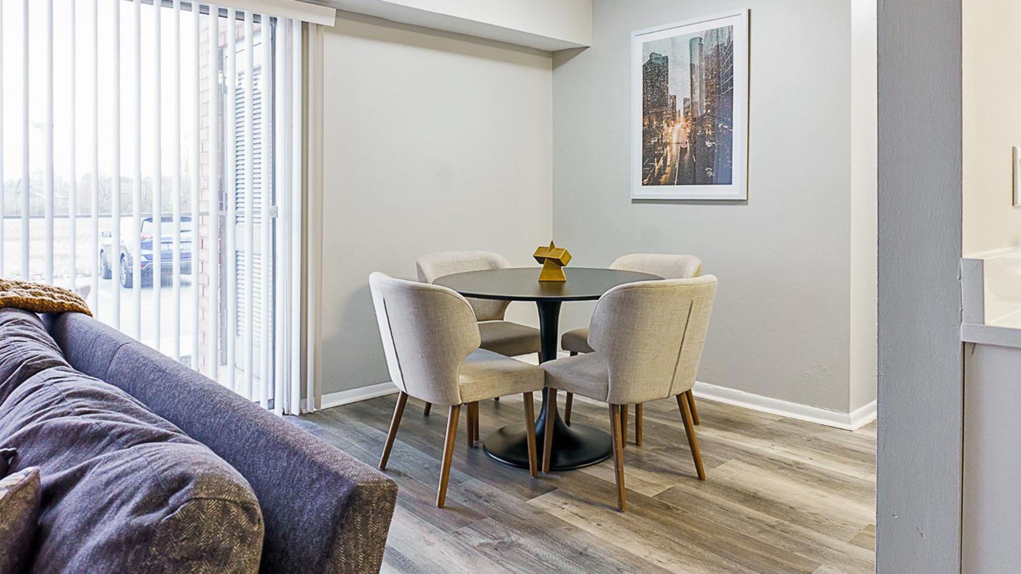 Fountain Parc Apartments By Barsala Indianapolis Room photo